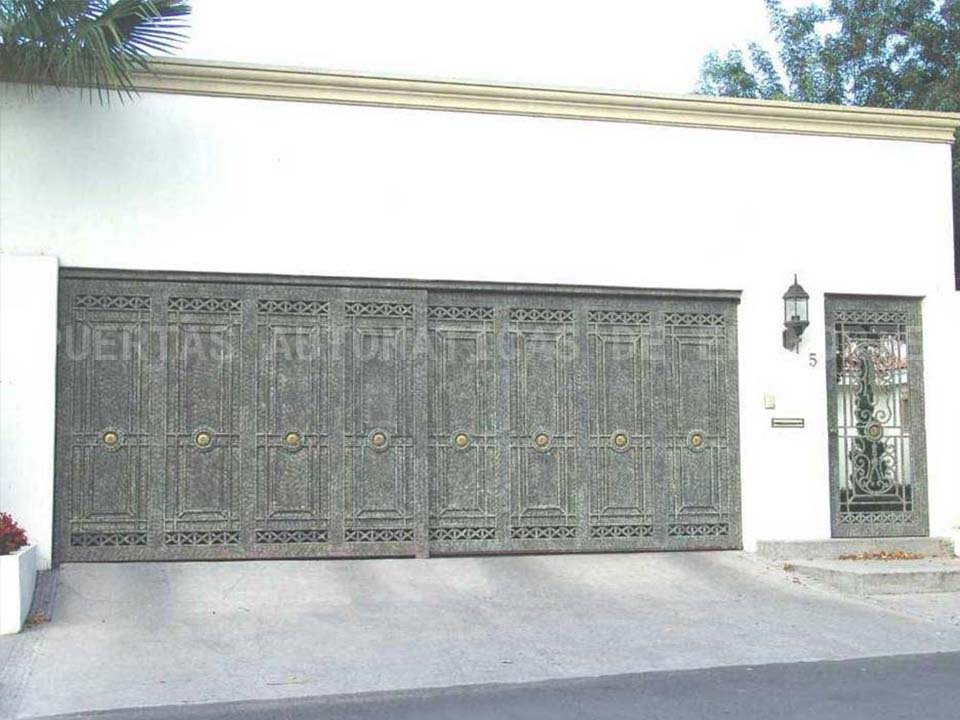 Puerta Cerrada en Fierro 010